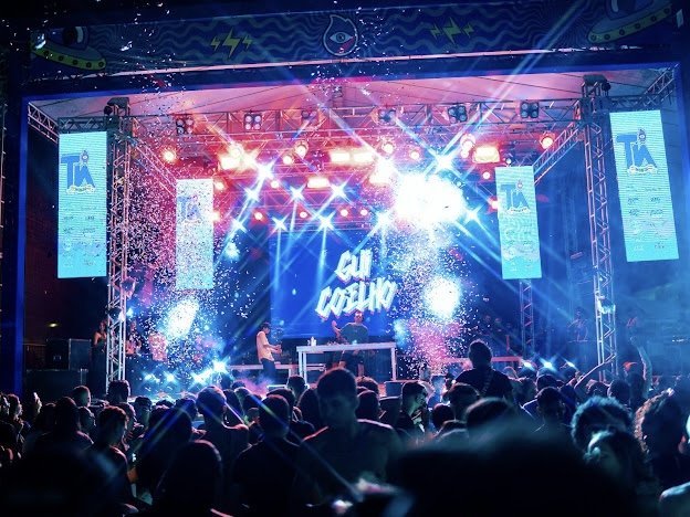 Gui Coelho em evento ao vivo